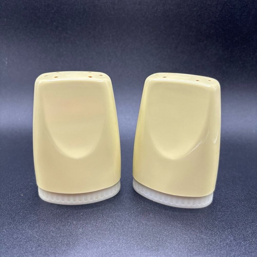 Boonton Ware Yellow Salt & Pepper Shakers Melmac Art Deco MCM 1950s